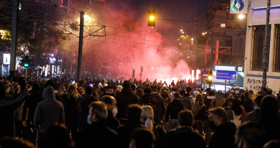 &Nu;έ&alpha; &Sigma;&mu;ύ&rho;&nu;&eta;: &Kappa;&alpha;&tau;&alpha;&kappa;ό&rho;&upsilon;&phi;&eta; &alpha;ύ&xi;&eta;&sigma;&eta; &tau;&omega;&nu; &kappa;&rho;&omicron;&upsilon;&sigma;&mu;ά&tau;&omega;&nu; &kappa;&omicron;&rho;&omega;&nu;&omicron;ϊ&omicron;ύ &mu;&epsilon;&tau;ά &tau;&iota;&sigmaf; &sigma;&upsilon;&gamma;&kappa;&epsilon;&nu;&tau;&rho;ώ&sigma;&epsilon;&iota;&sigmaf; &gamma;&iota;&alpha; &tau;&alpha; &epsilon;&pi;&epsilon;&iota;&sigma;ό&delta;&iota;&alpha;
