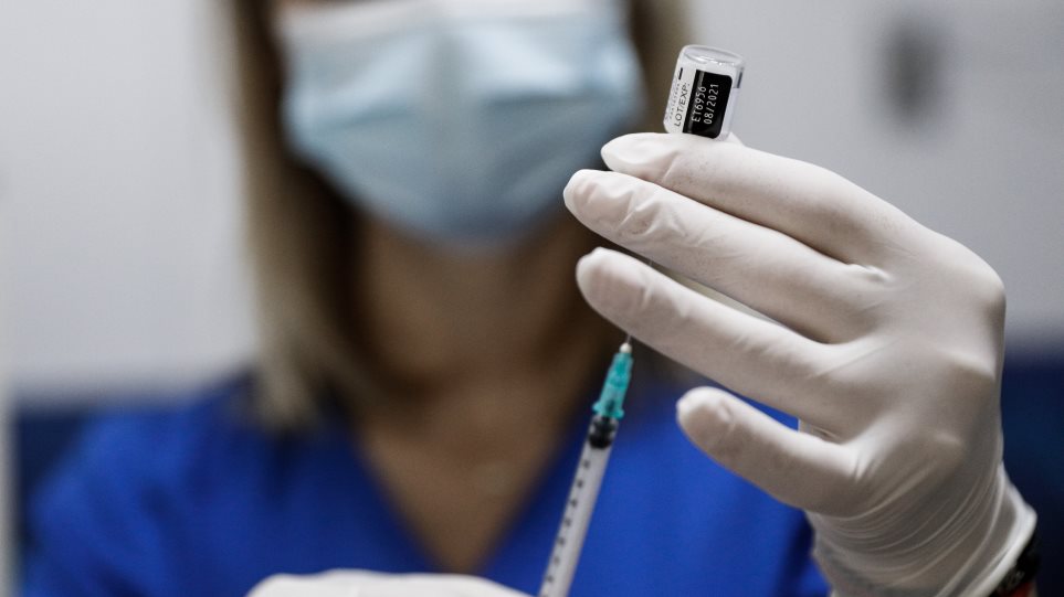 Γιατί πρέπει να εμβολιαστούμε όλοι - Τι απαντούν οι ειδικοί