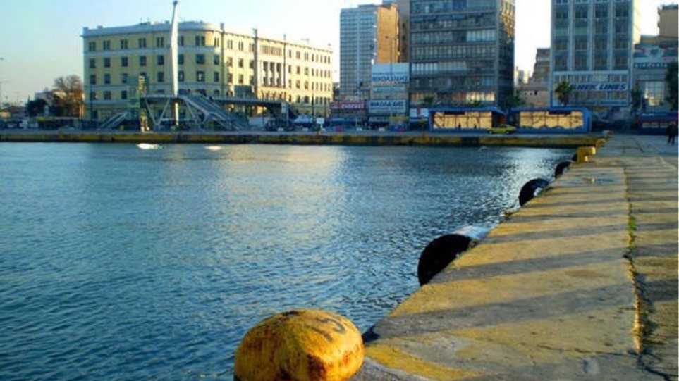 &Pi;&epsilon;&iota;&rho;&alpha;&iota;ά&sigmaf;: &Epsilon;&nu;&tau;&omicron;&pi;ί&sigma;&tau;&eta;&kappa;&epsilon; &sigma;&tau;&omicron; &lambda;&iota;&mu;ά&nu;&iota; 5&chi;&rho;&omicron;&nu;&omicron; &kappa;&omicron;&rho;ί&tau;&sigma;&iota; &chi;&omega;&rho;ί&sigmaf; &tau;&iota;&sigmaf; &alpha;&iota;&sigma;&theta;ή&sigma;&epsilon;&iota;&sigmaf; &tau;&omicron;&upsilon;