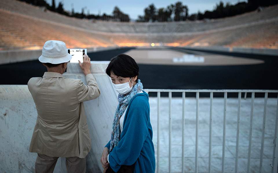 &Kappa;&omicron;&rho;&omega;&nu;&omicron;ϊό&sigmaf; : &Pi;&omega;&sigmaf; &kappa;&alpha;&tau;&alpha;&phi;έ&rho;&nu;&epsilon;&iota; &eta; &Epsilon;&lambda;&lambda;ά&delta;&alpha; &nu;&alpha; &lsquo;&rsquo;&epsilon;&lambda;έ&gamma;&chi;&epsilon;&iota;&rsquo;&rsquo; έ&omega;&sigmaf; &tau;ώ&rho;&alpha; &tau;&alpha; &kappa;&rho;&omicron;ύ&sigma;&mu;&alpha;&tau;&alpha;; - &Epsilon;&rho;&omega;&tau;&eta;&mu;&alpha;&tau;&iota;&kappa;ά &gamma;&iota;&alpha; &tau;&omicron;&upsilon;&sigmaf; &theta;&alpha;&nu;ά&tau;&omicron;&upsilon;&sigmaf; &kappa;&alpha;&iota; &tau;&omicron;&upsilon;&sigmaf; &delta;&iota;&alpha;&sigma;&omega;&lambda;&eta;&nu;&omicron;&mu;έ&nu;&omicron;&upsilon;&sigmaf;