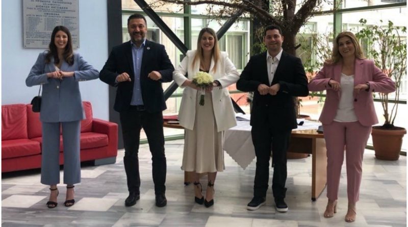 &Delta;&eta;&mu;&alpha;&rho;&chi;&epsilon;ί&omicron; &Pi;&alpha;&lambda;&alpha;&iota;&omicron;ύ &Phi;&alpha;&lambda;ή&rho;&omicron;&upsilon;: &Gamma;ά&mu;&omicron;&sigmaf; &sigma;&tau;&alpha; &chi;&rho;ό&nu;&iota;&alpha; &tau;&omicron;&upsilon; &kappa;&omicron;&rho;&omicron;&nu;&omicron;ϊ&omicron;ύ