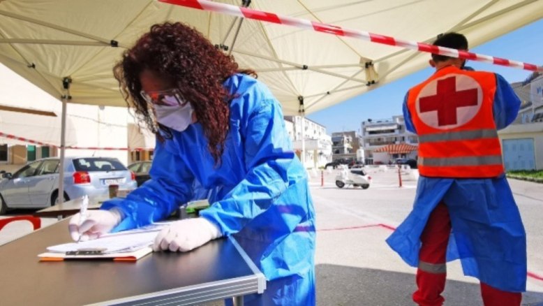 &Kappa;&omicron;&rho;&omega;&nu;&omicron;ϊό&sigmaf; : &Pi;&rho;&omicron;&beta;&lambda;&eta;&mu;&alpha;&tau;ί&zeta;&omicron;&upsilon;&nu; &tau;&alpha; &alpha;&upsilon;&xi;&eta;&mu;έ&nu;&alpha; &kappa;&rho;&omicron;ύ&sigma;&mu;&alpha;&tau;&alpha; &sigma;&tau;&eta;&nu; &Alpha;&tau;&tau;&iota;&kappa;ή