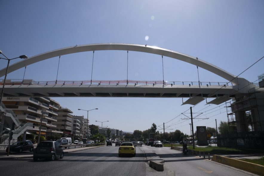 &Sigma;ύ&gamma;&chi;&rho;&omicron;&nu;&omicron; &laquo;&Gamma;&epsilon;&phi;ύ&rho;&iota; &tau;&eta;&sigmaf; Ά&rho;&tau;&alpha;&sigmaf;&raquo; &eta; &pi;&epsilon;&zeta;&omicron;&gamma;έ&phi;&upsilon;&rho;&alpha; &sigma;&tau;&omicron;&nu; Ά&lambda;&iota;&mu;&omicron;