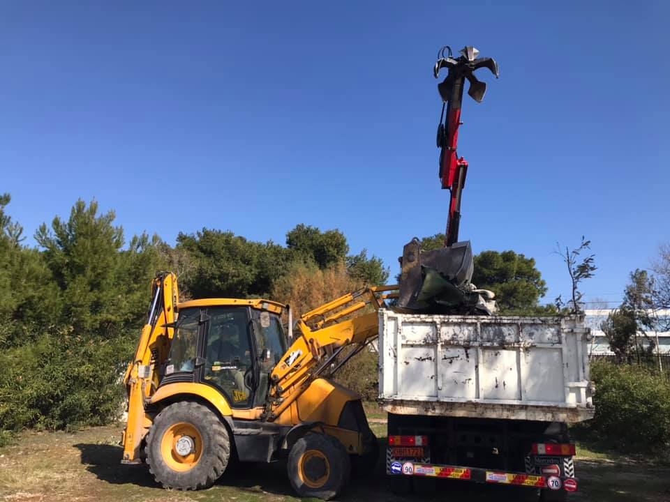 &Eta; &sigma;&upsilon;&mu;&beta;&omicron;&lambda;ή &tau;&omicron;&upsilon; &Delta;ή&mu;&omicron;&upsilon; &Alpha;&lambda;ί&mu;&omicron;&upsilon; &sigma;&tau;&eta;&nu; &epsilon;&pi;ί&lambda;&upsilon;&sigma;&eta; &pi;&rho;&omicron;&beta;&lambda;&eta;&mu;ά&tau;&omega;&nu; &tau;&omicron;&upsilon; &Epsilon;&Alpha;&Kappa;&Nu; &Alpha;&gamma;ί&omicron;&upsilon; &Kappa;&omicron;&sigma;&mu;ά &ndash; &Tau;&omicron; &mu;ή&nu;&upsilon;&mu;&alpha; &tau;&omicron;&upsilon; &Pi;&rho;&omicron;έ&delta;&rho;&omicron;&upsilon; &tau;&omicron;&upsilon; &Epsilon;&Alpha;&Kappa;&Nu;