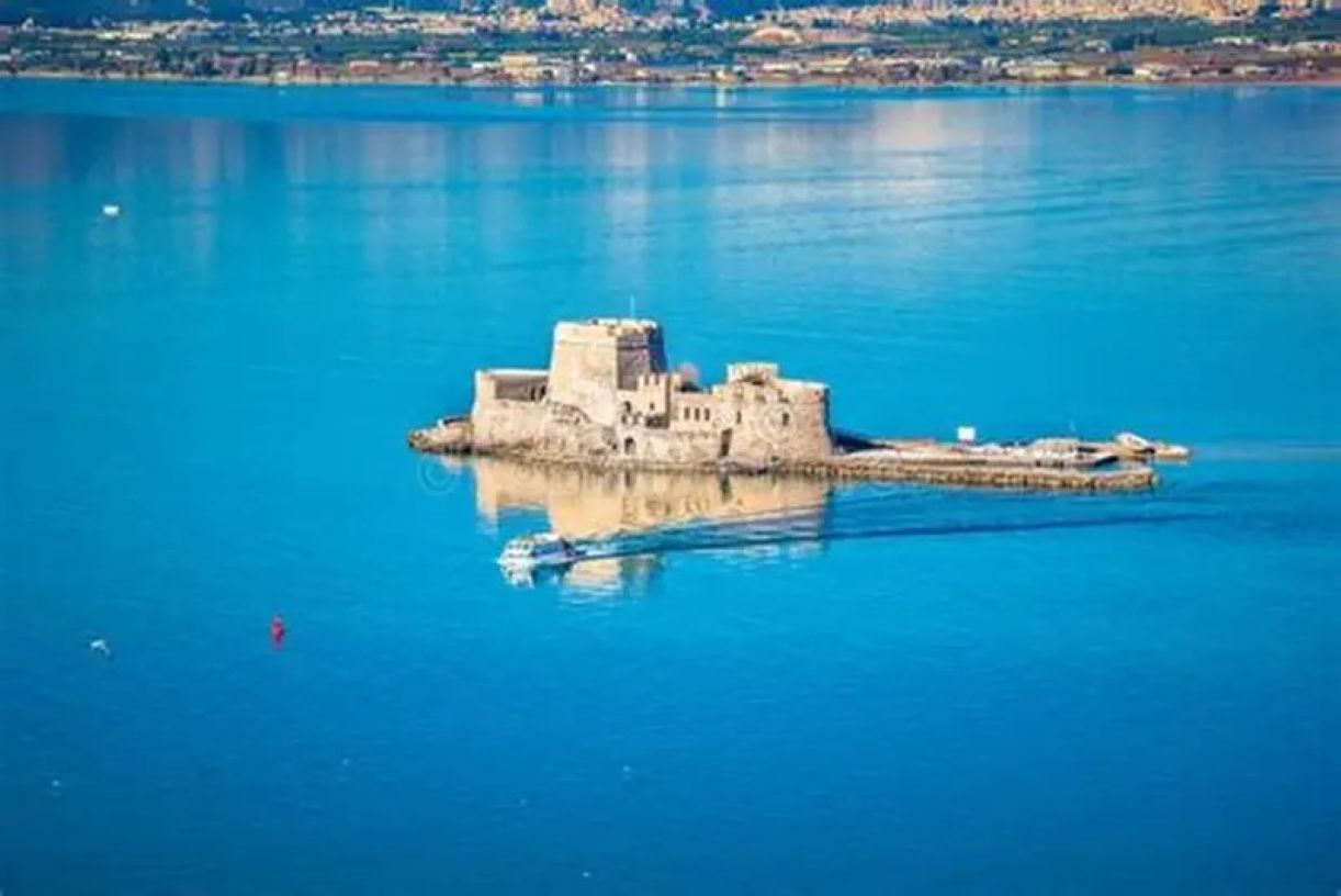 &Nu;&alpha;ύ&pi;&lambda;&iota;&omicron;: &Tau;&omicron; &alpha;&pi;ό&lambda;&upsilon;&tau;&omicron; city escape &tau;&eta;&sigmaf; &Pi;&epsilon;&lambda;&omicron;&pi;&omicron;&nu;&nu;ή&sigma;&omicron;&upsilon;