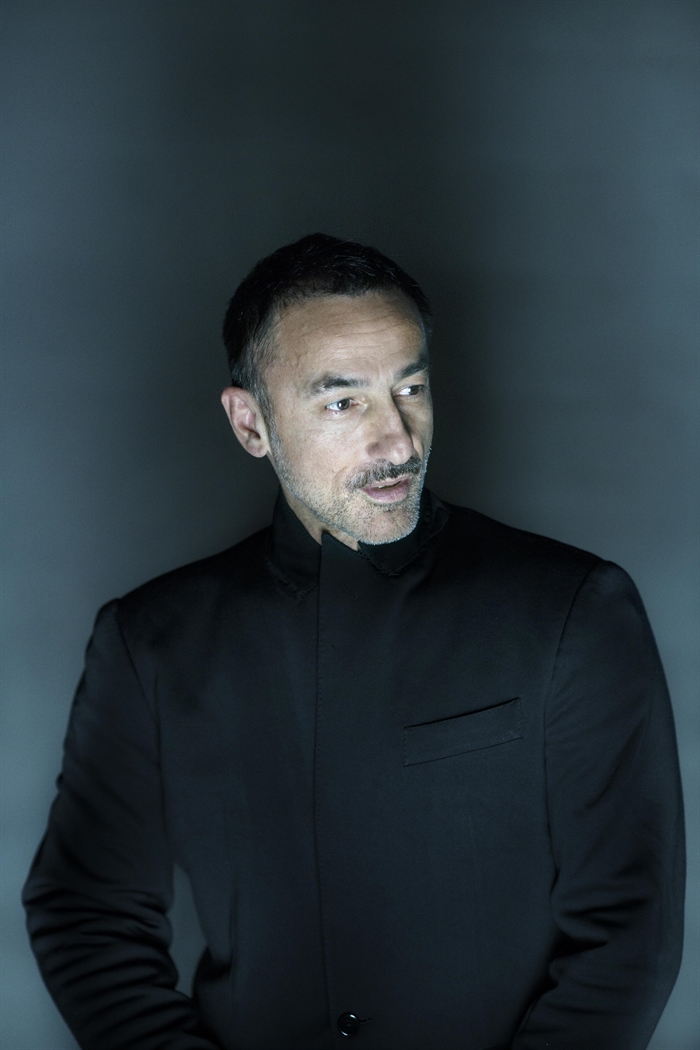 &Mu;&iota;&alpha; &Mu;&omicron;&nu;&alpha;&delta;&iota;&kappa;ή &Nu;ύ&chi;&tau;&alpha; &sigma;&tau;&omicron; &Eta;&rho;ώ&delta;&epsilon;&iota;&omicron;: &Omicron; &Delta;&eta;&mu;ή&tau;&rho;&eta;&sigmaf; &Pi;&alpha;&pi;&alpha;ϊ&omega;ά&nu;&nu;&omicron;&upsilon; &kappa;&alpha;&iota; &tau;&omicron; &Mu;&omicron;&upsilon;&sigma;&epsilon;ί&omicron; &Kappa;&upsilon;&kappa;&lambda;&alpha;&delta;&iota;&kappa;ή&sigmaf; &Tau;έ&chi;&nu;&eta;&sigmaf; &pi;&rho;&omicron;&sigmaf; &Tau;&eta;&nu; "&Mu;&epsilon;&tau;&alpha;&mu;ό&rho;&phi;&omega;&sigma;&eta;"