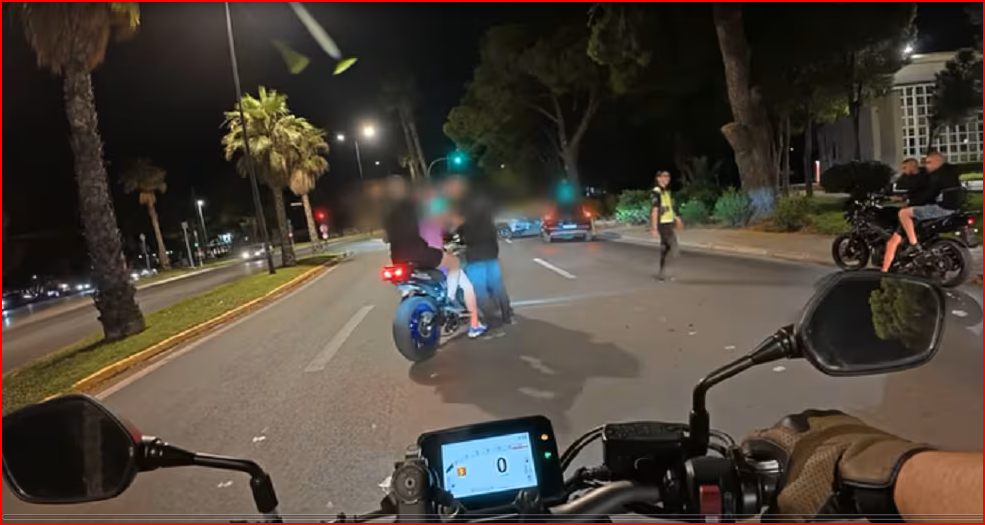 &Beta;&omicron;&upsilon;&lambda;&iota;&alpha;&gamma;&mu;έ&nu;&eta;: &Epsilon;&pi;&epsilon;&iota;&sigma;&omicron;&delta;&iota;&alpha;&kappa;ό &mu;&pi;&lambda;ό&kappa;&omicron; &mu;&epsilon; &alpha;&nu;&alpha;&beta;ά&tau;&epsilon;&sigmaf; &mu;&eta;&chi;&alpha;&nu;ώ&nu; &chi;&omega;&rho;ί&sigmaf; &kappa;&rho;ά&nu;&omicron;&sigmaf; - &Pi;&alpha;&rho;&alpha;&lambda;ί&gamma;&omicron; &nu;&alpha; &pi;&alpha;&rho;&alpha;&sigma;ύ&rho;&omicron;&upsilon;&nu; &alpha;&sigma;&tau;&upsilon;&nu;&omicron;&mu;&iota;&kappa;ό &gamma;&iota;&alpha; &nu;&alpha; &delta;&iota;&alpha;&phi;ύ&gamma;&omicron;&upsilon;&nu;