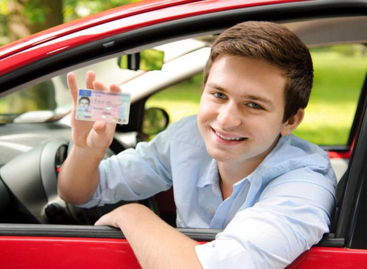 &Tau;&omicron; &laquo;&Sigma;&raquo; &mu;&pi;&alpha;ί&nu;&epsilon;&iota; &sigma;&tau;&eta; &zeta;&omega;ή &tau;&omega;&nu; &omicron;&delta;&eta;&gamma;ώ&nu;: &Omicron;&iota; &kappa;&alpha;&nu;ό&nu;&epsilon;&sigmaf; &gamma;&iota;&alpha; &tau;&omicron;&upsilon;&sigmaf; &alpha;&nu;ή&lambda;&iota;&kappa;&omicron;&upsilon;&sigmaf; &sigma;&tau;&omicron; &tau;&iota;&mu;ό&nu;&iota;