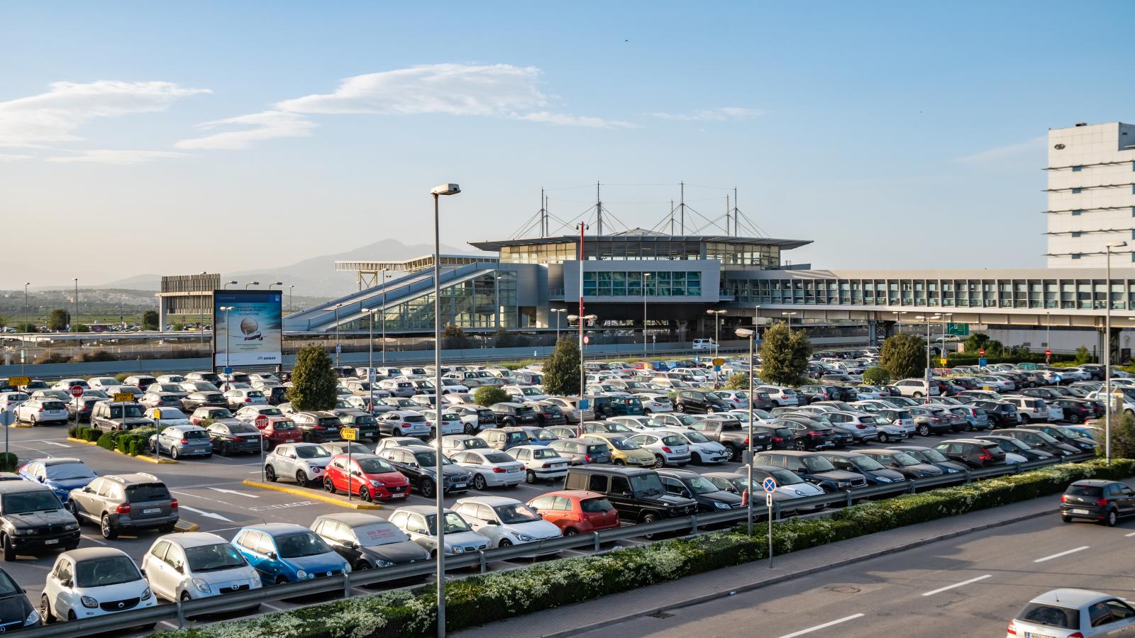 Parking &mu;&epsilon; &epsilon;&pi;&tau;ά &omicron;&rho;ό&phi;&omicron;&upsilon;&sigmaf; &kappa;&alpha;&iota; 3.500 &theta;έ&sigma;&epsilon;&iota;&sigmaf; &sigma;&tau;ά&theta;&mu;&epsilon;&upsilon;&sigma;&eta;&sigmaf; -&Pi;&omicron;ύ &kappa;&alpha;&tau;&alpha;&sigma;&kappa;&epsilon;&upsilon;ά&zeta;&epsilon;&tau;&alpha;&iota; &omicron; &nu;έ&omicron;&sigmaf; &laquo;&gamma;ί&gamma;&alpha;&nu;&tau;&alpha;&sigmaf;&raquo; &tau;&eta;&sigmaf; &Alpha;&theta;ή&nu;&alpha;&sigmaf;