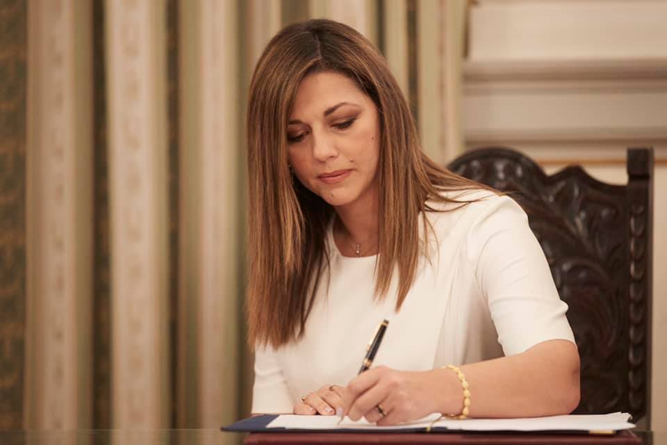 &Zeta;&alpha;&chi;&alpha;&rho;ά&kappa;&eta; : &Tau;&iota; &delta;ή&lambda;&omega;&sigma;&epsilon; &gamma;&iota;&alpha; &tau;&omicron; ά&nu;&omicron;&iota;&gamma;&mu;&alpha; &tau;&omega;&nu; &delta;&eta;&mu;&omicron;&tau;&iota;&kappa;ώ&nu; &sigma;&chi;&omicron;&lambda;&epsilon;ί&omega;&nu;;