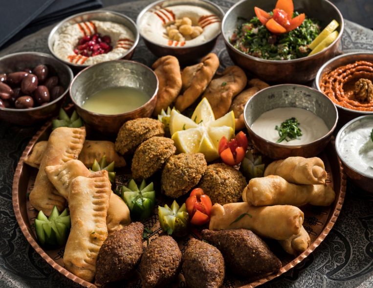 Divan: &Gamma;&epsilon;ύ&sigma;&epsilon;&iota;&sigmaf; &Alpha;&nu;&alpha;&tau;&omicron;&lambda;ή&sigmaf; &sigma;&tau;&eta;&nu; &kappa;&alpha;&rho;&delta;&iota;ά &tau;&eta;&sigmaf; &Gamma;&lambda;&upsilon;&phi;ά&delta;&alpha;&sigmaf;