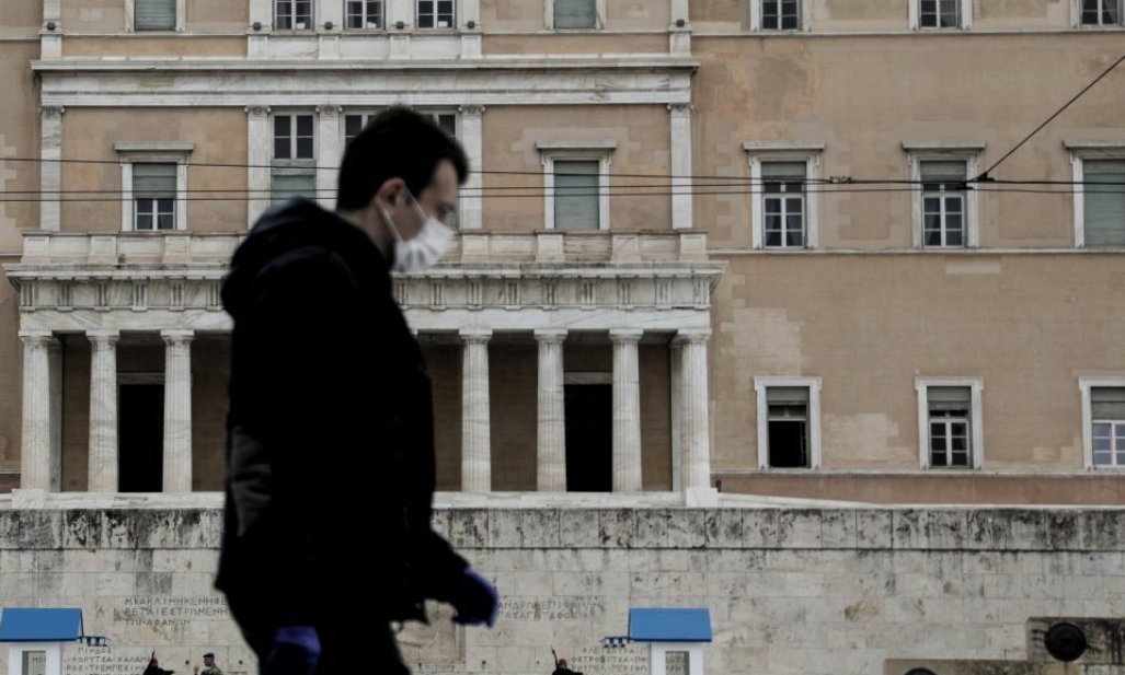 Κορωνοϊός: Προβληματισμένοι οι ειδικοί για τον Σεπτέμβριο