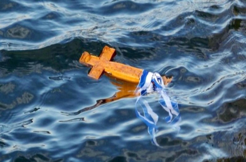 &Upsilon;&pi;ό &tau;&eta;&nu; &sigma;&kappa;&iota;ά &tau;&eta;&sigmaf; Ό&mu;&iota;&kappa;&rho;&omicron;&nu; &omicron; &epsilon;&omicron;&rho;&tau;&alpha;&sigma;&mu;ό&sigmaf; &tau;&omega;&nu; &Theta;&epsilon;&omicron;&phi;&alpha;&nu;&epsilon;ί&omega;&nu; - &Pi;&omicron;&iota;&alpha; &mu;έ&tau;&rho;&alpha; &iota;&sigma;&chi;ύ&omicron;&upsilon;&nu;;