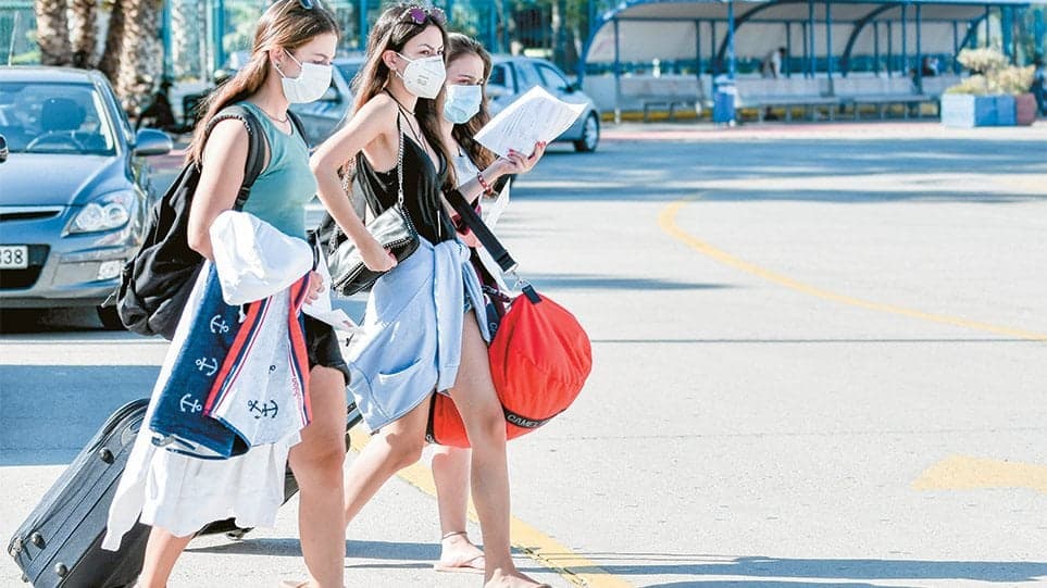&Tau;&omicron;&upsilon;&rho;&iota;&sigma;&mu;ό&sigmaf;: &laquo;&Sigma;&alpha;&rho;ώ&nu;&epsilon;&iota;&raquo; &eta; &Epsilon;&lambda;&lambda;ά&delta;&alpha; &sigma;&tau;&eta;&nu; &beta;&rho;&epsilon;&tau;&alpha;&nu;&iota;&kappa;ή &kappa;&alpha;&iota; &sigma;&tau;&eta;&nu; &gamma;&epsilon;&rho;&mu;&alpha;&nu;&iota;&kappa;ή &alpha;&gamma;&omicron;&rho;ά