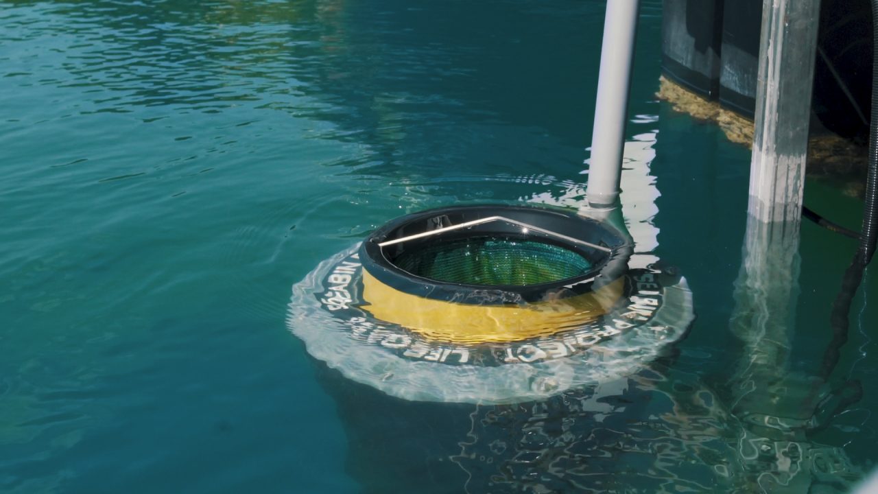 Seabin: Η πρώτη συσκευή συλλογής πλαστικών απορριμάτων βρίσκεται στην Μαρίνα Φλοίσβου