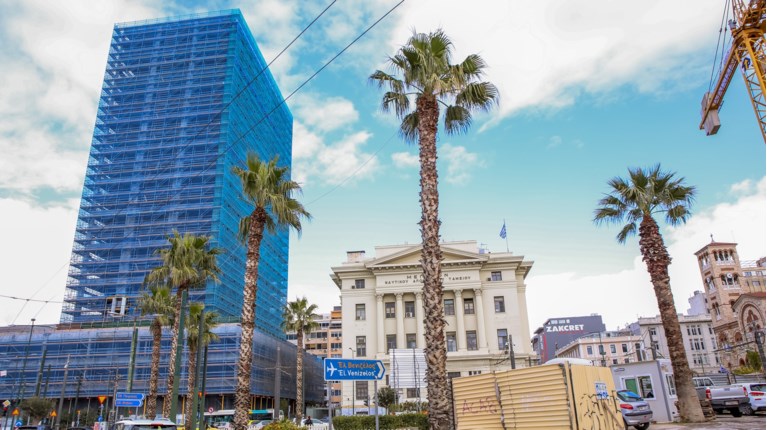 &Pi;&alpha;ί&rho;&nu;&epsilon;&iota; &zeta;&omega;ή &omicron; &Pi;ύ&rho;&gamma;&omicron;&sigmaf; &tau;&omicron;&upsilon; &Pi;&epsilon;&iota;&rho;&alpha;&iota;ά - &Omicron; &pi;&rho;ώ&tau;&omicron;&sigmaf; &psi;&eta;&phi;&iota;&alpha;&kappa;ό&sigmaf; &kappa;&alpha;&iota; &beta;&iota;&omicron;&kappa;&lambda;&iota;&mu;&alpha;&tau;&iota;&kappa;ό&sigmaf; &omicron;&upsilon;&rho;&alpha;&nu;&omicron;&xi;ύ&sigma;&tau;&eta;&sigmaf; &tau;&eta;&sigmaf; &Epsilon;&lambda;&lambda;ά&delta;&alpha;&sigmaf;