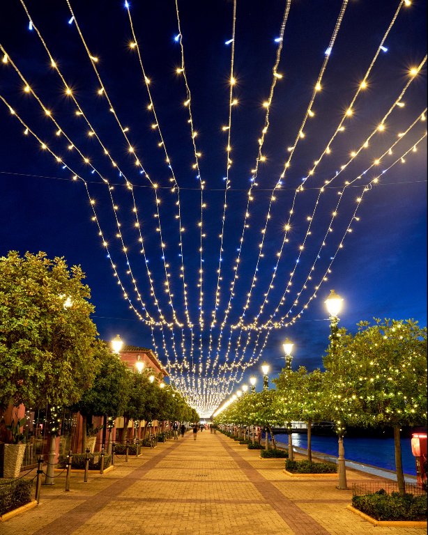 &Tau;&alpha; &epsilon;&kappa;&alpha;&tau;&omicron;&nu;&tau;ά&delta;&epsilon;&sigmaf; &lambda;&alpha;&mu;&pi;ά&kappa;&iota;&alpha; &pi;&omicron;&upsilon; &phi;&omega;&tau;ί&zeta;&omicron;&upsilon;&nu; &tau;&eta; &Mu;&alpha;&rho;ί&nu;&alpha; &Phi;&lambda;&omicron;ί&sigma;&beta;&omicron;&upsilon;