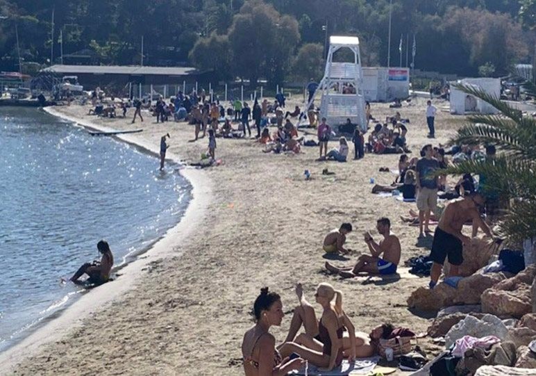 Ά&delta;&epsilon;&iota;&alpha;&sigma;&epsilon; &eta; &Epsilon;&rho;&mu;&omicron;ύ, &gamma;έ&mu;&iota;&sigma;&alpha;&nu; &omicron;&iota; &pi;&alpha;&rho;&alpha;&lambda;ί&epsilon;&sigmaf;