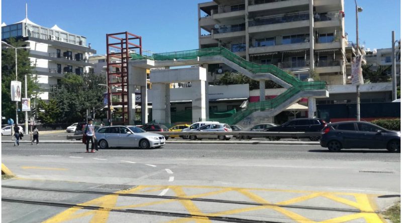 Στα μπετά μένουν οι πεζογέφυρες σε Άλιμο και Παλαιό Φάληρο