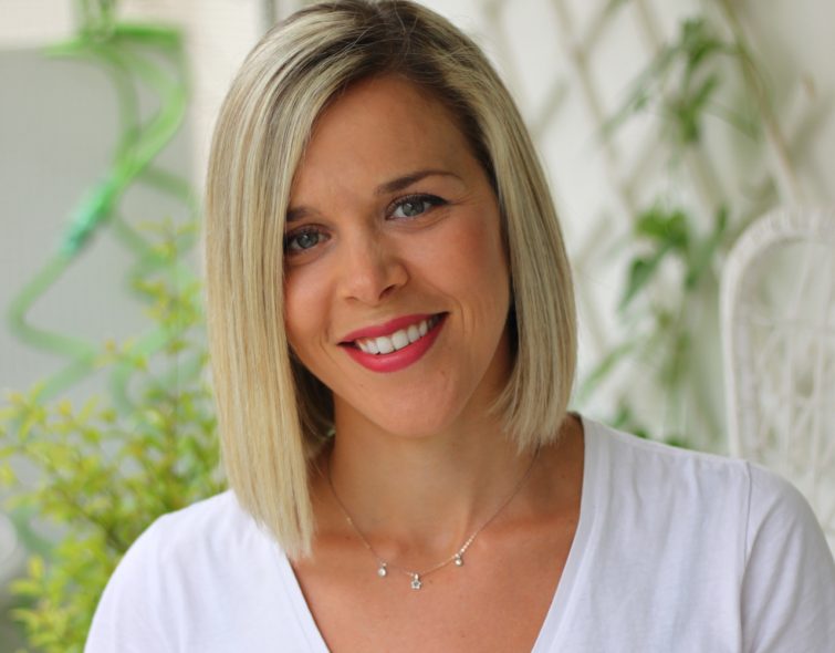 &Mu;&alpha;&rho;ί&alpha; &Sigma;&alpha;&mu;ί&omicron;&upsilon;: Έ&nu;&alpha;&sigmaf; Nό&tau;&iota;&omicron;&sigmaf; &laquo;ά&gamma;&gamma;&epsilon;&lambda;&omicron;&sigmaf;&raquo; &gamma;&iota;&alpha; &tau;&alpha; &pi;&alpha;&iota;&delta;&iota;ά &mu;&epsilon; &kappa;&iota;&nu;&eta;&tau;&iota;&kappa;έ&sigmaf; &delta;&iota;&alpha;&tau;&alpha;&rho;&alpha;&chi;έ&sigmaf;